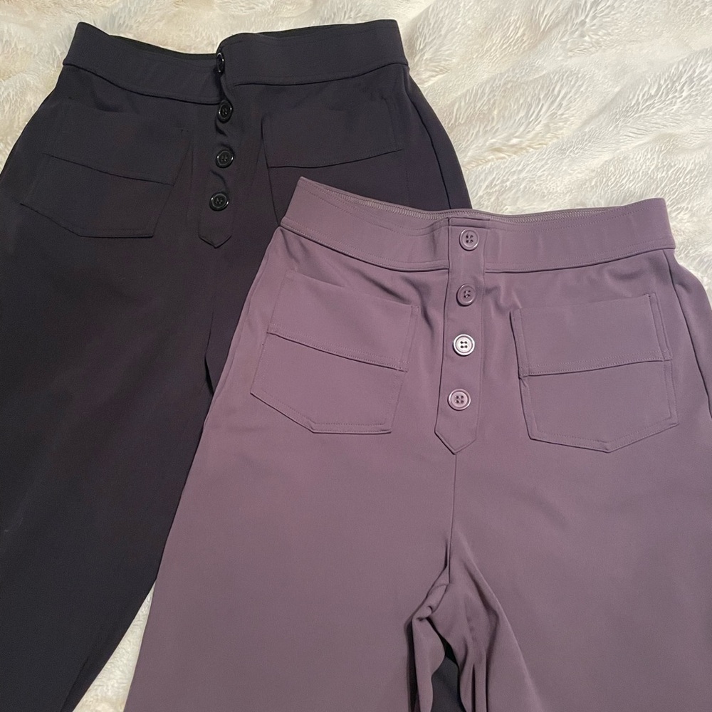 2 pairs of flare yoga pants with pockets